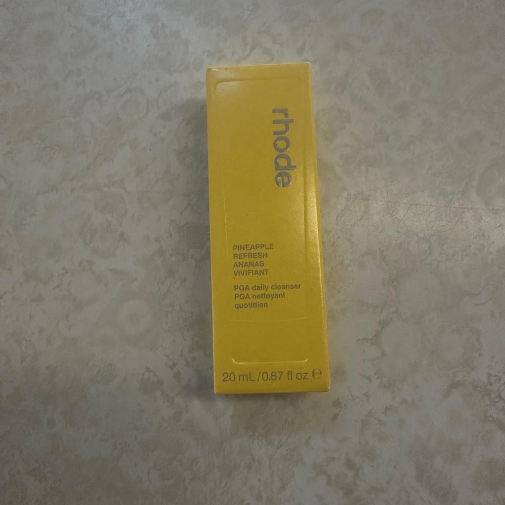 Rhode Pineapple Refresh . 67 oz Brightening Face Wash Viral Skincare Clean Girl - Picture 3 of 7